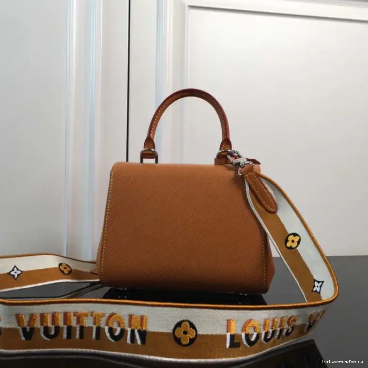 Fashionrepsfam ru 2208DJ0016 Bag LV 0815